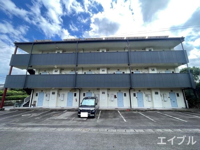 物件外観写真6　(駐車場)