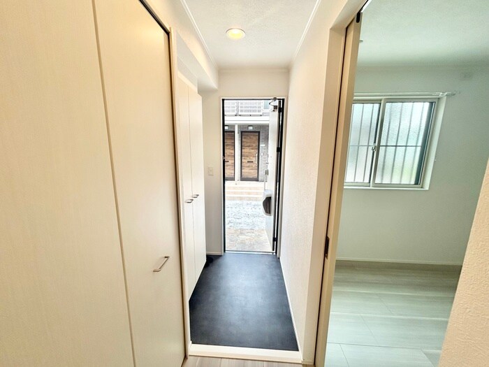 物件内観写真10　(玄関)