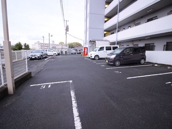 物件外観写真4　(駐車場)