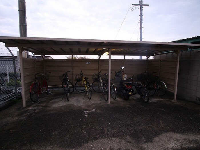 物件外観写真6　(駐輪場)