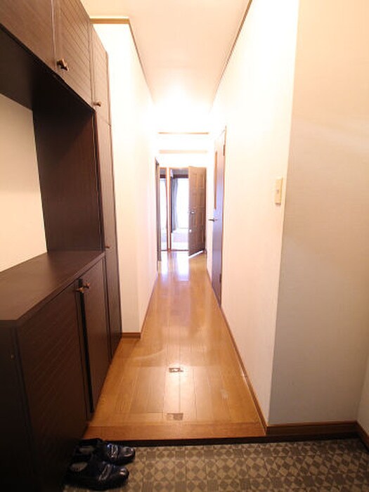 物件内観写真16　(玄関)