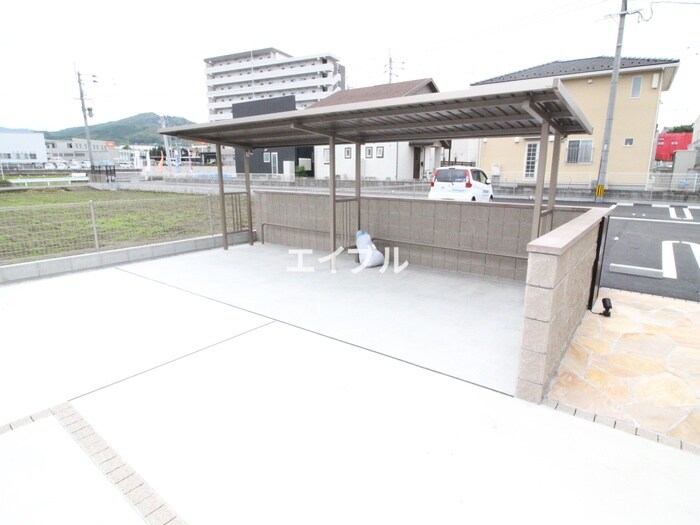 物件外観写真3　(駐輪場)