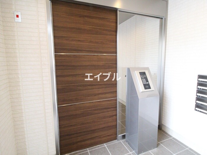 物件外観写真5　(エントランス部分)