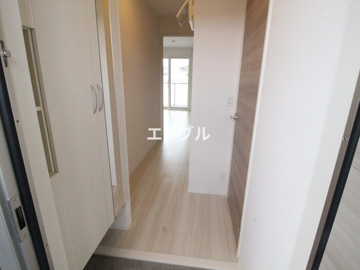 物件内観写真16　(玄関)