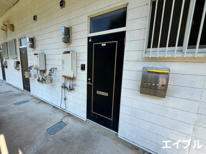 物件外観写真6　(エントランス部分)