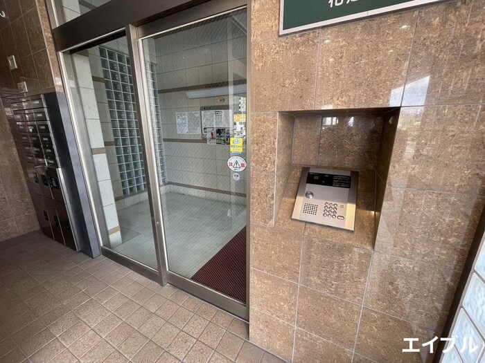 物件外観写真6　(エントランス部分)