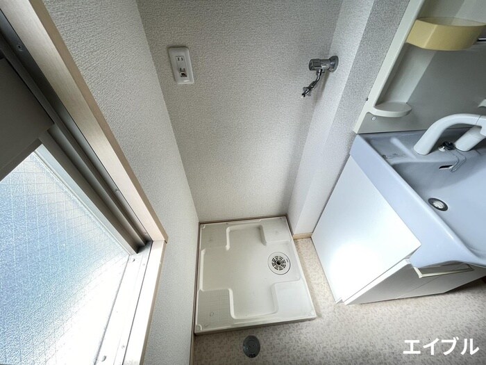 物件内観写真10　(洗濯機置場)