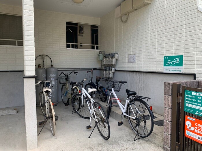 物件外観写真4　(駐輪場)