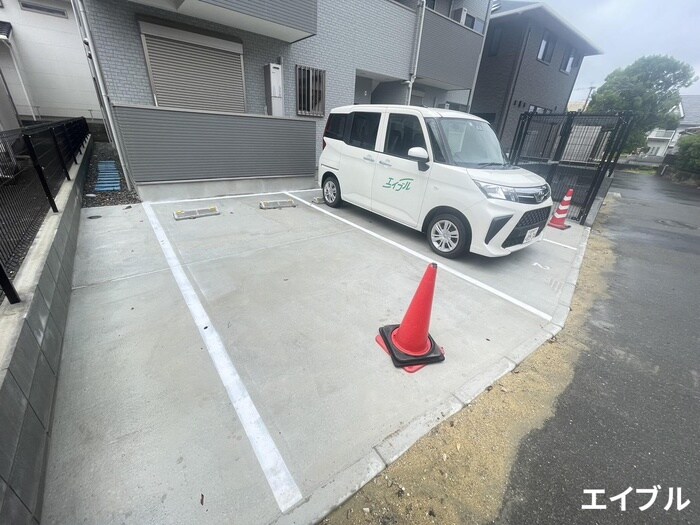 物件外観写真5　(駐車場)