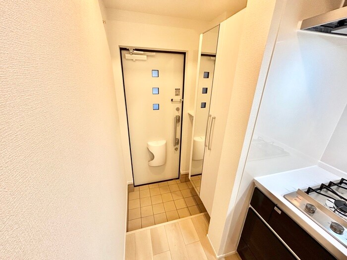 物件内観写真12　(玄関)