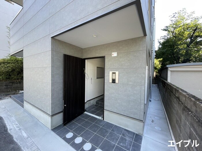 物件外観写真3　(エントランス部分)