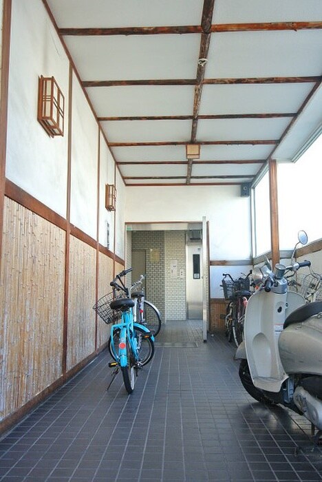 物件外観写真3　(駐輪場)