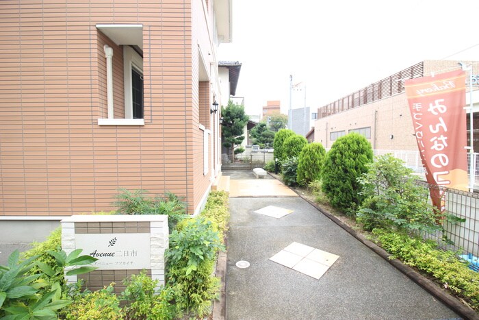 物件外観写真3　(エントランス部分)