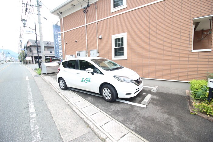 物件外観写真4　(駐車場)