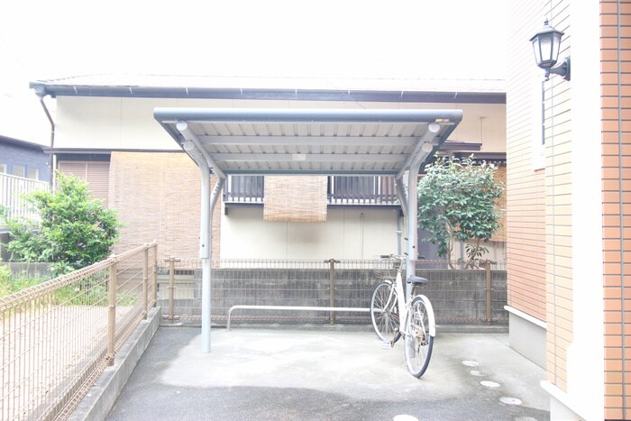 物件外観写真5　(駐輪場)