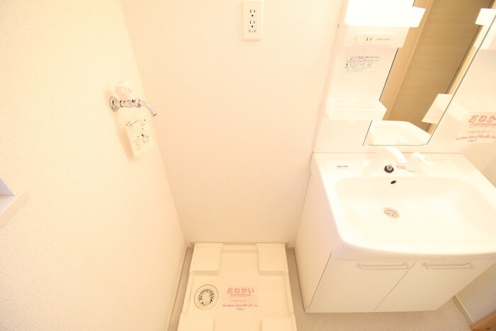 物件内観写真14　(洗濯機置場)