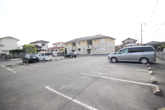 物件外観写真4　(駐車場)