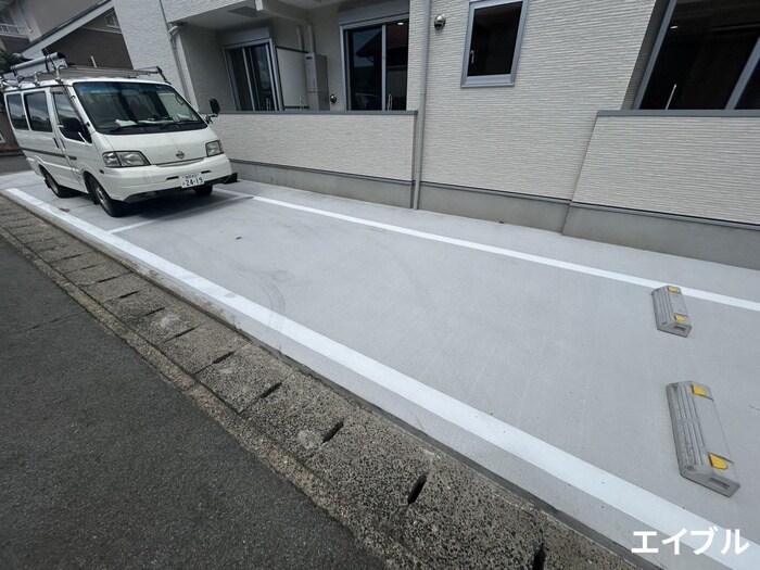 物件外観写真4　(駐車場)