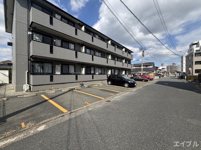 物件外観写真2　(駐車場)