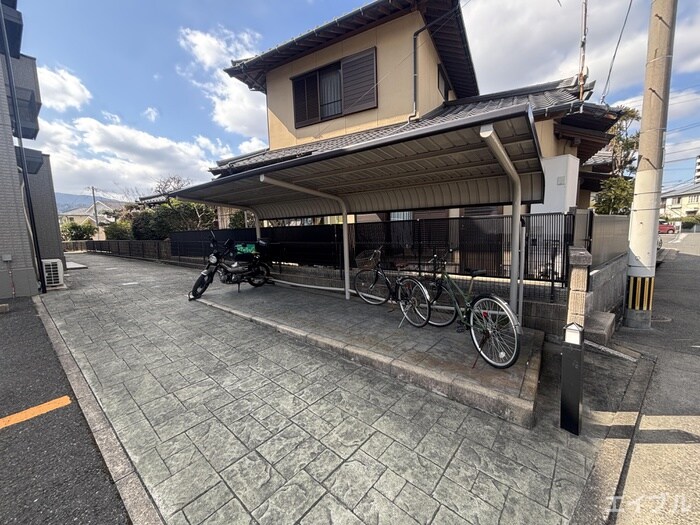物件外観写真3　(駐輪場)