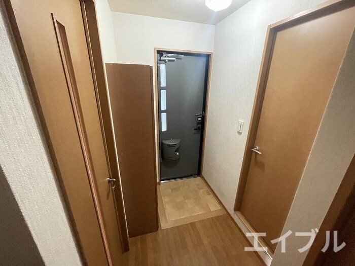 物件内観写真9　(玄関)