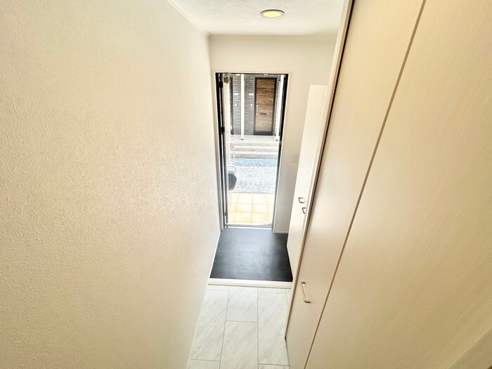 物件内観写真9　(玄関)