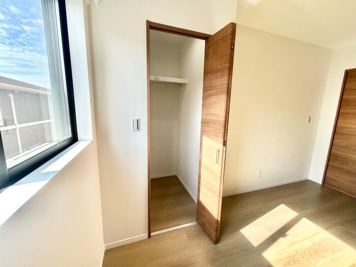 物件内観写真12　(収納)