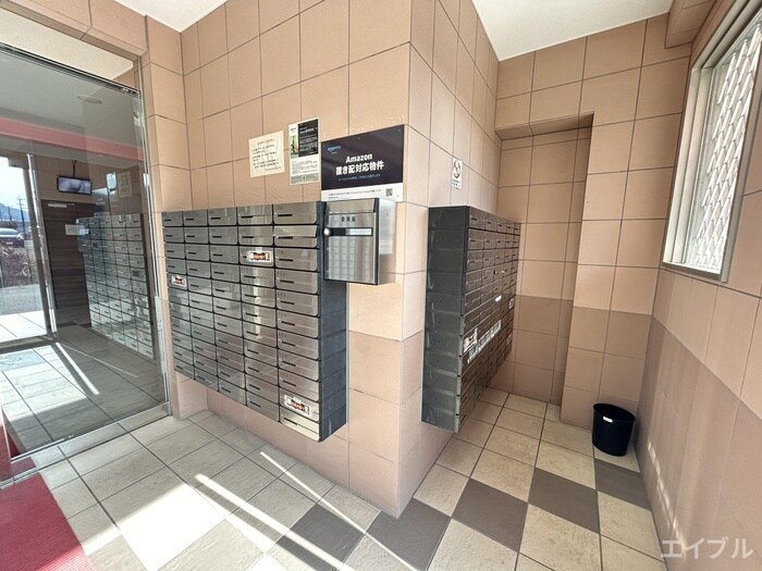 物件外観写真5　(エントランス部分)