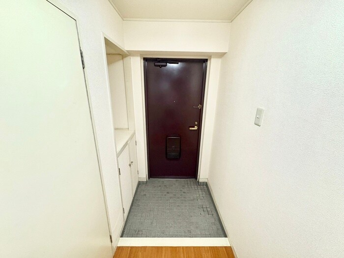 物件内観写真11　(玄関)