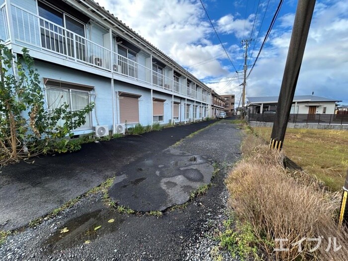 ブルーハイツの駐車場