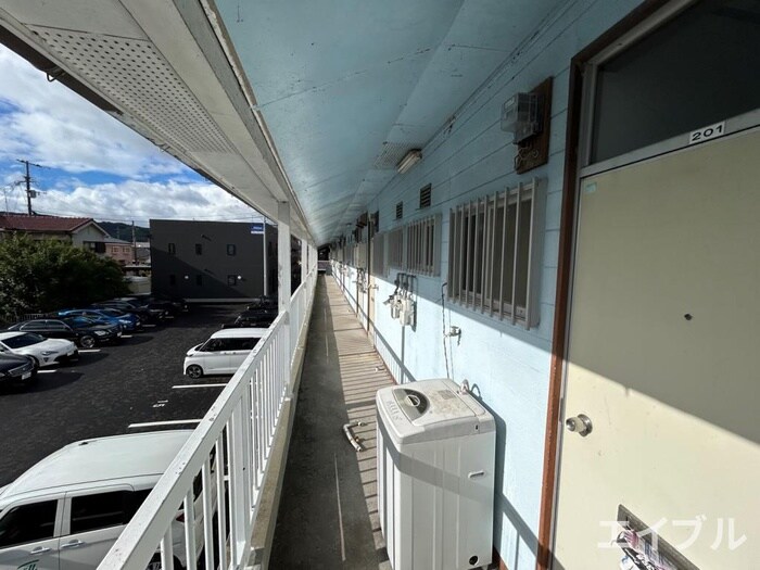 物件外観写真5　(エントランス部分)