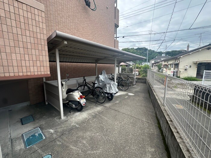 物件外観写真2　(駐輪場)