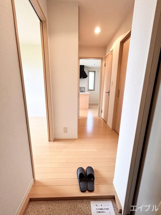 物件内観写真14　(玄関)