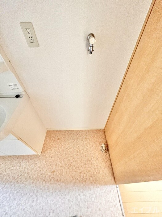 物件内観写真15　(洗濯機置場)