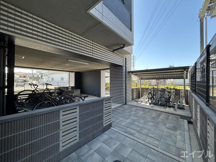 物件外観写真3　(駐輪場)