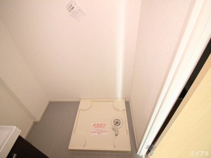 物件内観写真13　(洗濯機置場)