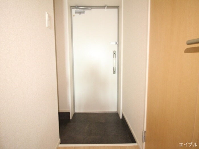 物件内観写真16　(玄関)