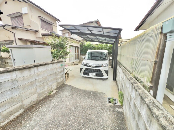 物件外観写真2　(駐車場)