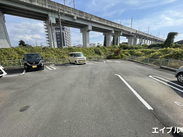 物件外観写真2　(駐車場)