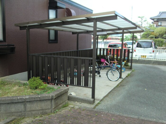 物件外観写真2　(駐輪場)