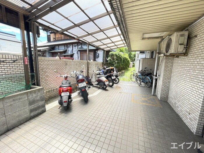物件外観写真4　(駐輪場)