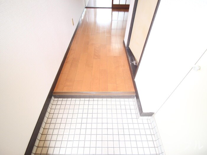 物件内観写真10　(玄関)