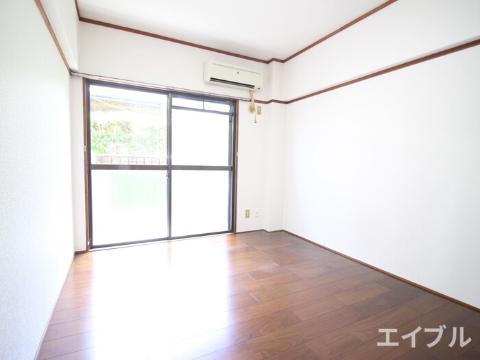 物件内観写真11　(室内からの展望)