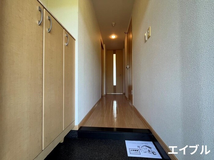 物件内観写真9　(玄関)