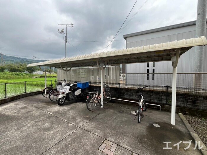 物件外観写真4　(駐輪場)