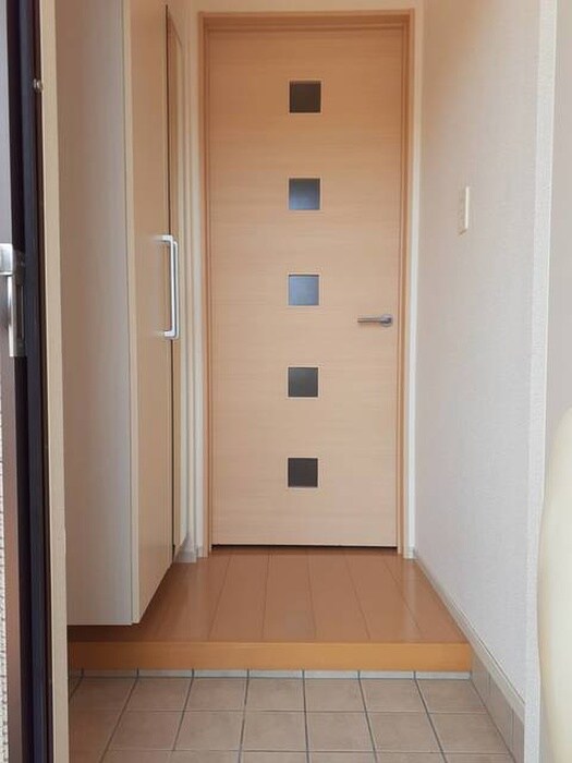 物件内観写真10　(玄関)