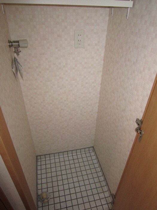 物件内観写真12　(洗濯機置場)