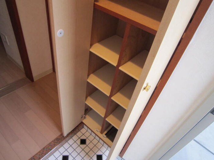 物件内観写真13　(靴箱)