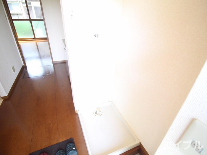 物件内観写真11　(洗濯機置場)