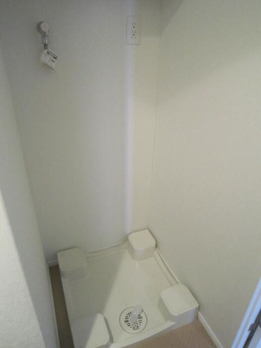 物件内観写真15　(洗濯機置場)